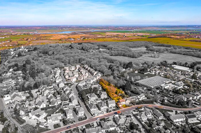 3 Bedroom Semi-Detached House For Sale In Folly Lane, Hockley, SS5