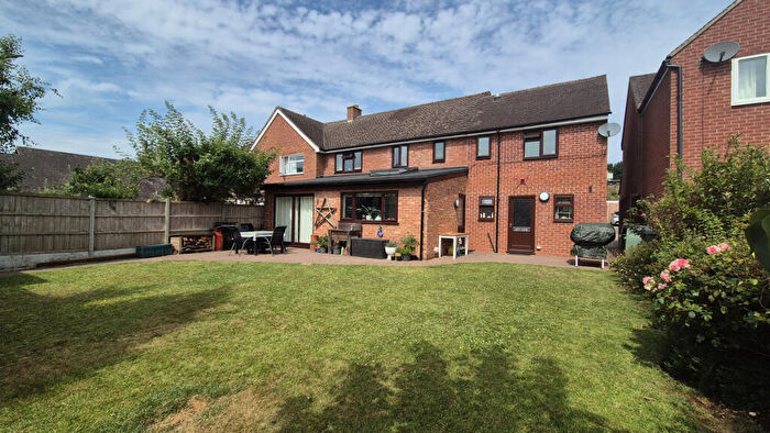 5 Bedroom Semi-Detached House For Sale In St Lawrence Close, Napton, CV47