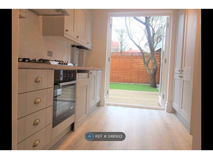 1 Bedroom Flat To Rent In Glengarry Road, London, SE22