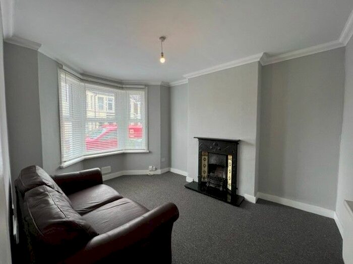 1 Bedroom Flat To Rent In Tewkesbury Street, Cathays, Cardiff, CF24