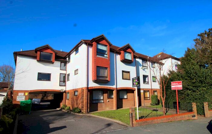 2 Bedroom Apartment To Rent In Norwood Lakes, SE25