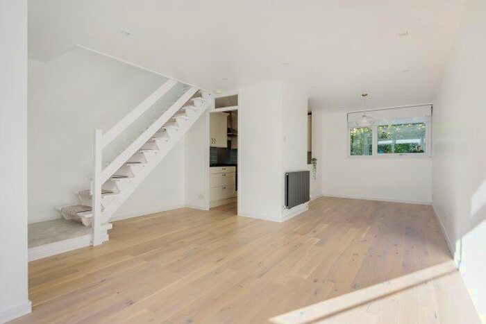 3 Bedroom Maisonette To Rent In Caveside Close, Chislehurst, BR7