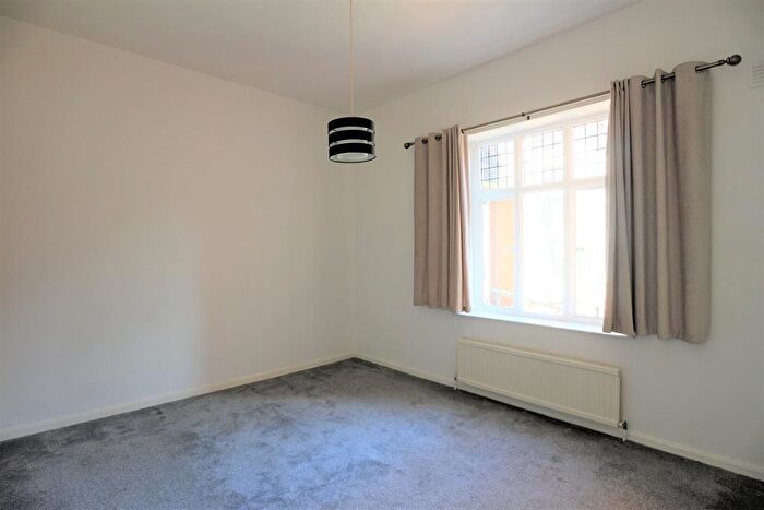 1 Bedroom Flat To Rent In Selwood House, Kemnal Road, Chislehurst, BR7