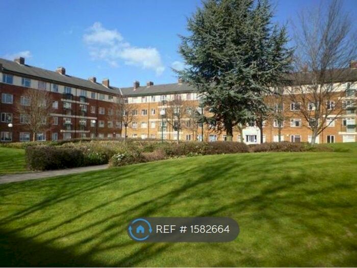 2 Bedroom Flat To Rent In Melmerby Court, Salford, M5