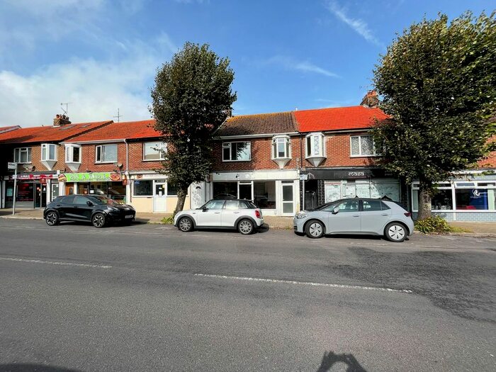 2 Bedroom Flat To Rent In Crabtree Lane, Lancing, BN15