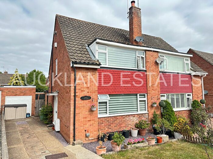 3 Bedroom Semi-Detached House For Sale In Robert Close, Potters Bar, EN6