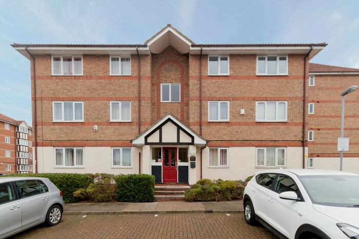 1 Bedroom Flat To Rent In Chandlers Drive, Erith, DA8