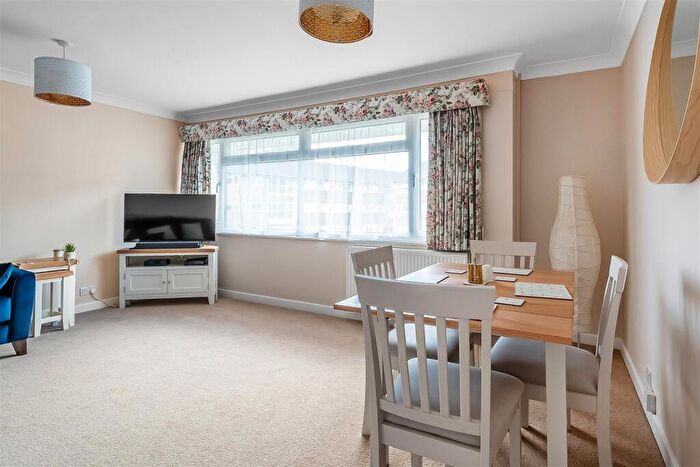 2 Bedroom Maisonette For Sale In Master Close, Oxted, RH8