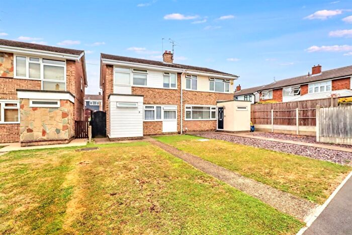 4 Bedroom Semi-Detached House For Sale In Sudbrook Close, Wickford, SS12