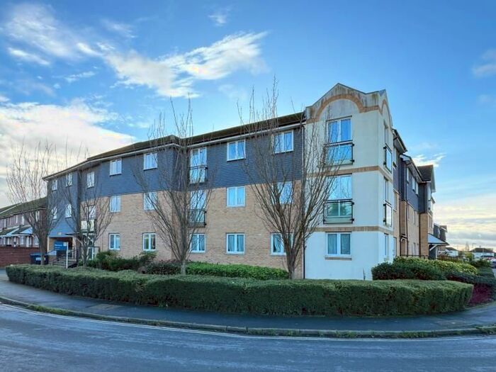 1 Bedroom Flat To Rent In Wapshott Road, Staines, TW18