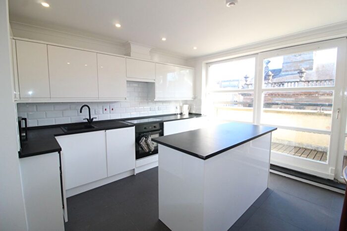 2 Bedroom Property To Rent In St. Andrews Square, Glasgow, G1