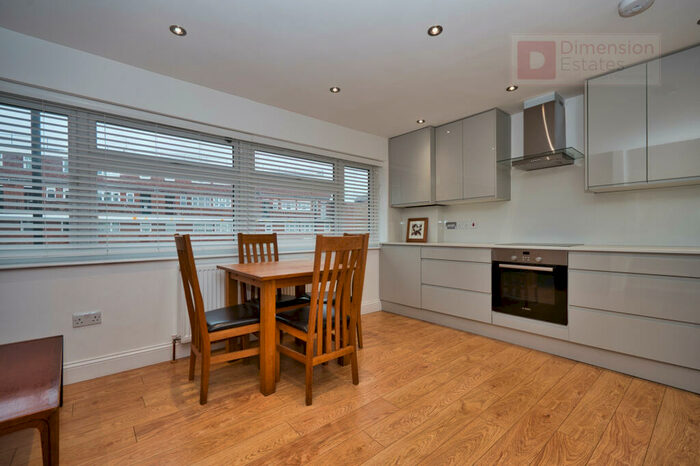 2 Bedroom Maisonette To Rent In Lower Clapton Road, Capton Pond, Hackney, London, E5