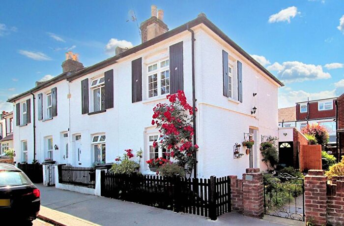 2 Bedroom End Of Terrace House For Sale In Spring Park Road, Shirley, CR0