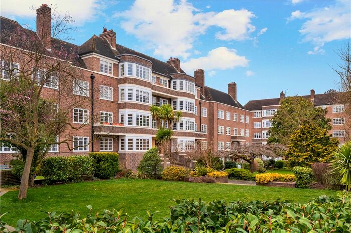 3 Bedroom Flat To Rent In Putney Heath, London, SW15