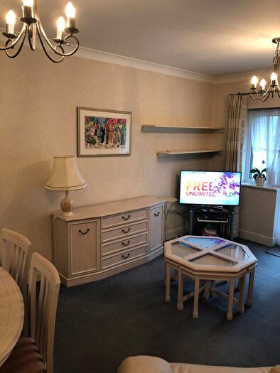 2 Bedroom Flat To Rent In Bedroom Ground Floor Flat, Thornbridge Court, Station Road, EN5