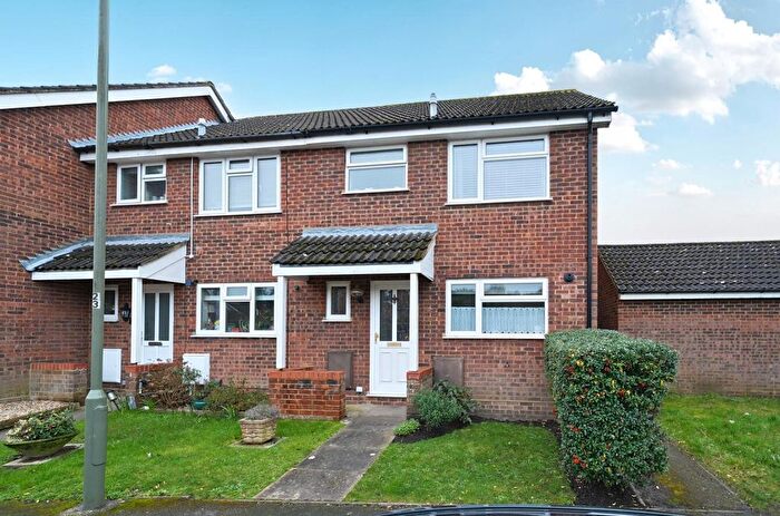 3 Bedroom End Terrace House For Sale In Sandringham Way, Frimley, Camberley, GU16