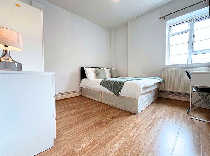 3 Bedroom Flat To Rent In Vallance Road, Whitechapel, East London, E1