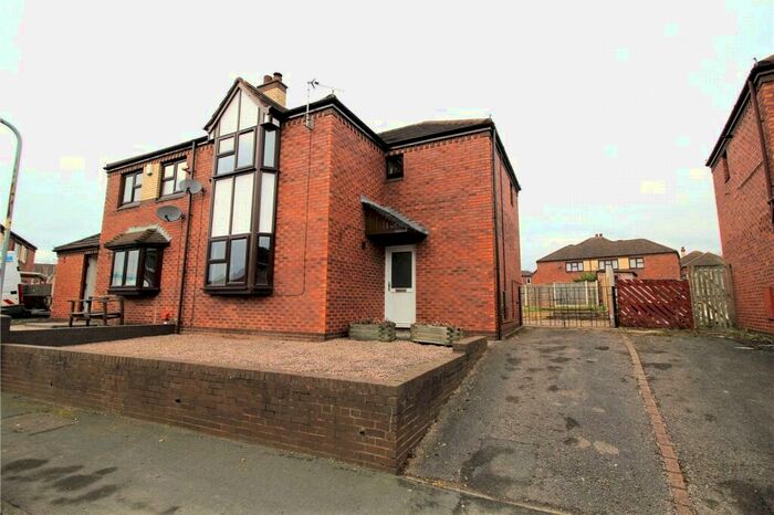 3 Bedroom Semi-Detached House To Rent In Wivelden Avenue, Stourport-on-Severn, Worcestershire, DY13