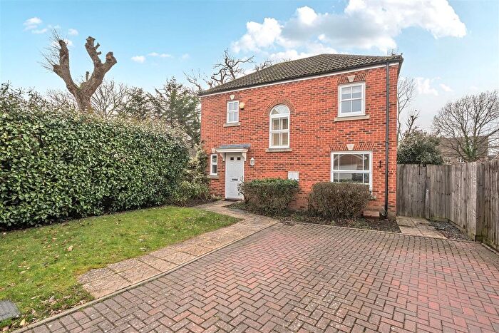 3 Bedroom Detached House For Sale In Dowles Green, Wokingham, Berkshire, RG40