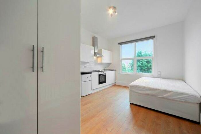 Studio To Rent In Teignmouth Road, Kilburn, NW2