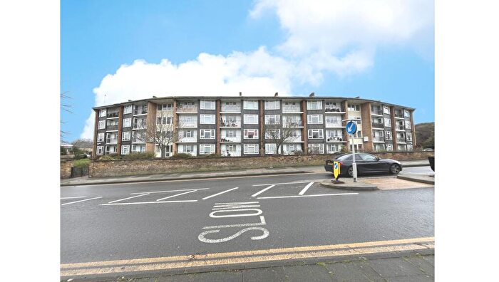 1 Bedroom Flat For Sale In St. Paulinus Court, Manor Road, Dartford, Greater London, DA1