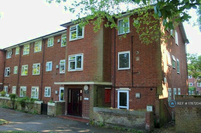 2 Bedroom Flat To Rent In Fairfield Road, Woodford Green, IG8