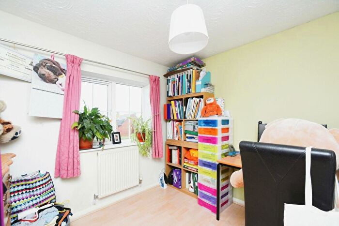 3 Bedroom End Of Terrace House For Sale In Hudson Way, Swindon, SN25