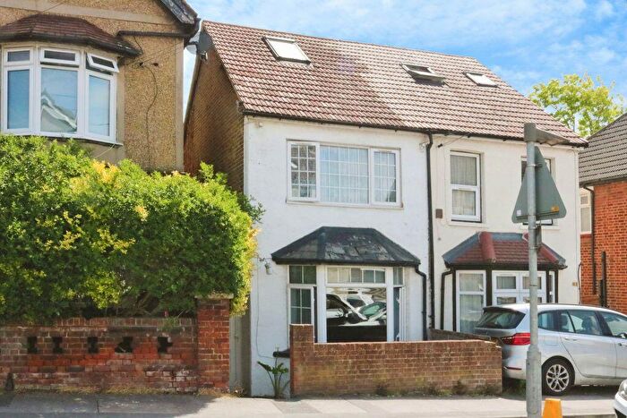4 Bedroom Semi Detached House For Sale In Ledgers Road, Slough, SL1