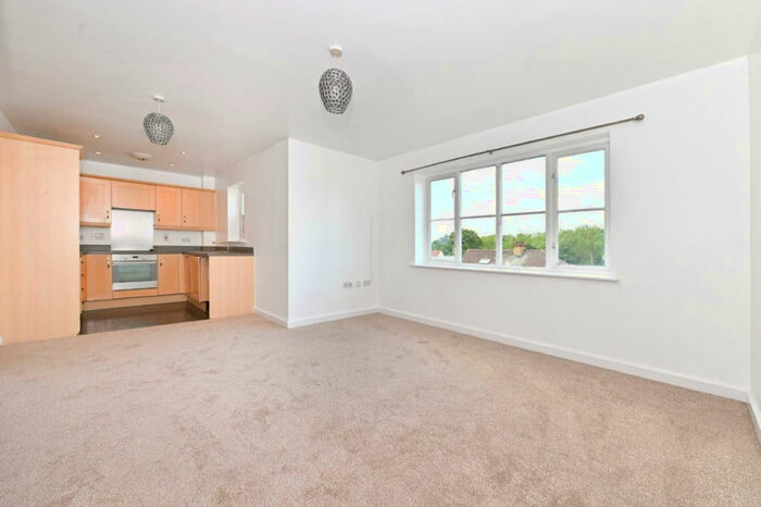 2 Bedroom Flat To Rent In Robson Avenue, London, NW10