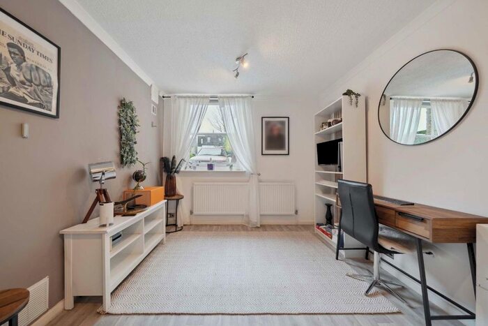 Studio To Rent In Sutherland Road, London, W13