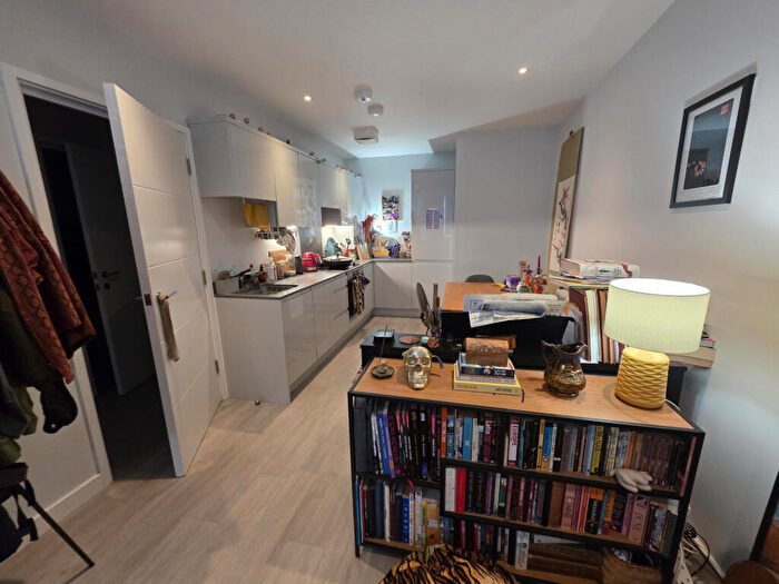 1 Bedroom Flat To Rent In Mantra House, George Lane, South Woodford, London, E18