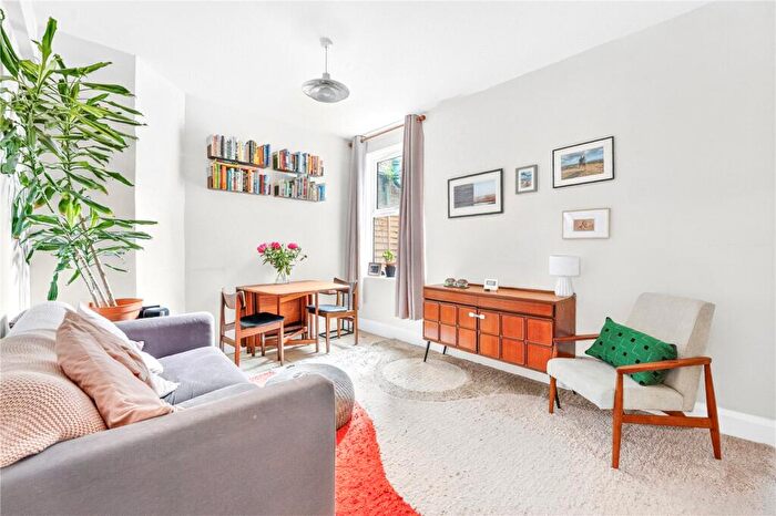 2 Bedroom Flat For Sale In Chingford Road, Walthamstow, London, E17