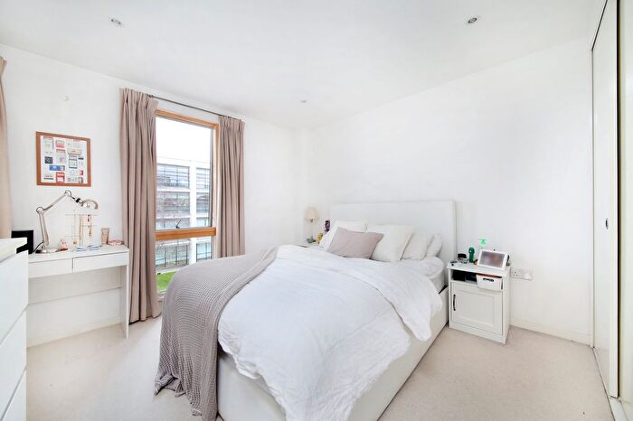 1 Bedroom Flat To Rent In Wingate Square, Springfield Estate, SW4