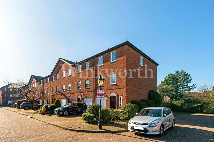 3 Bedroom End Of Terrace House To Rent In Hamlet Square, London, NW2