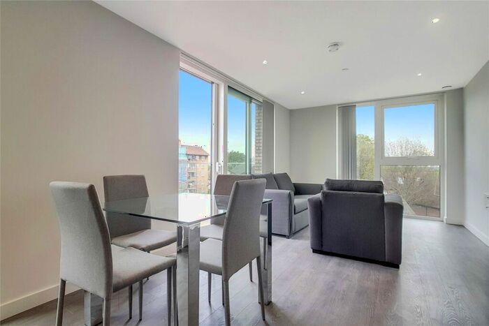 2 Bedroom Apartment To Rent In Newnton Close London, N4