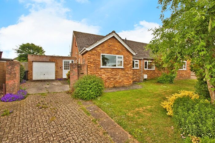 2 Bedroom Semi-Detached Bungalow For Sale In Bushfield Road, Crewkerne, TA18