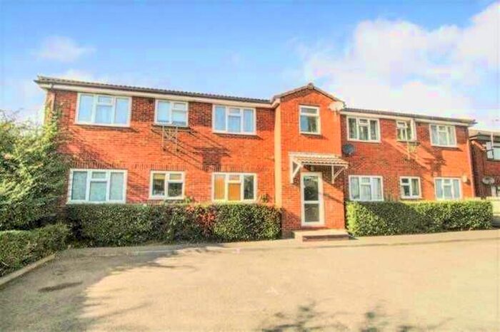 1 Bedroom Flat To Rent In Paxton Avenue, Slough SL1