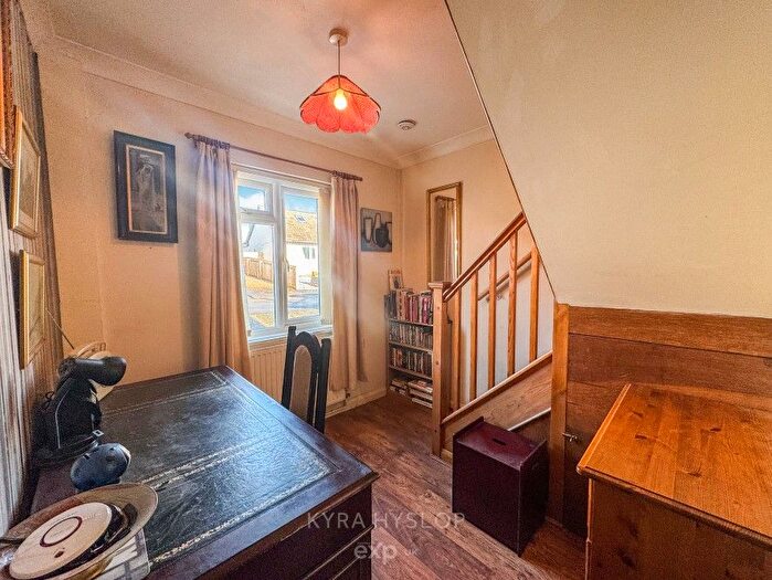 2 Bedroom Bungalow For Sale In Brookside Crescent, Exeter, Devon, EX4