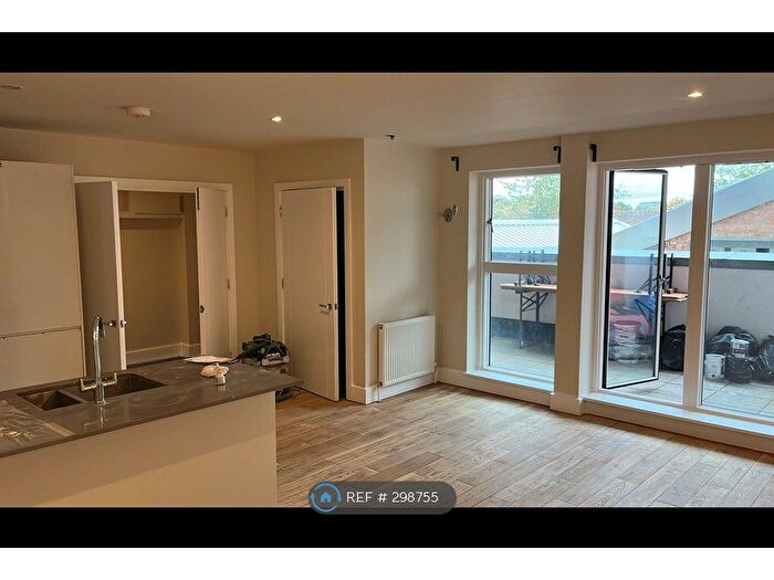 3 Bedroom Flat To Rent In Carpenters Place, London, SW4