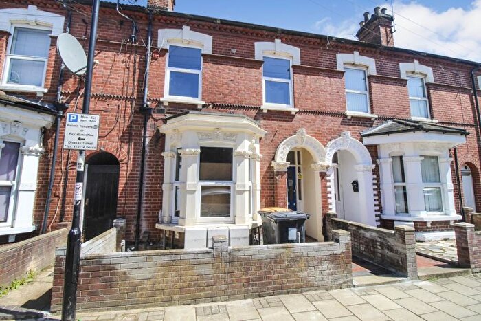 1 Bedroom Flat To Rent In Grafton Road, Bedford, MK40