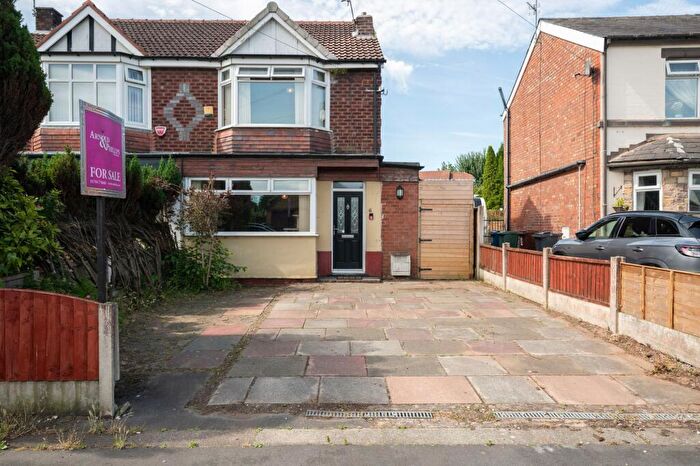 3 Bedroom Semi-Detached House For Sale In New Cut Lane, Southport, PR8