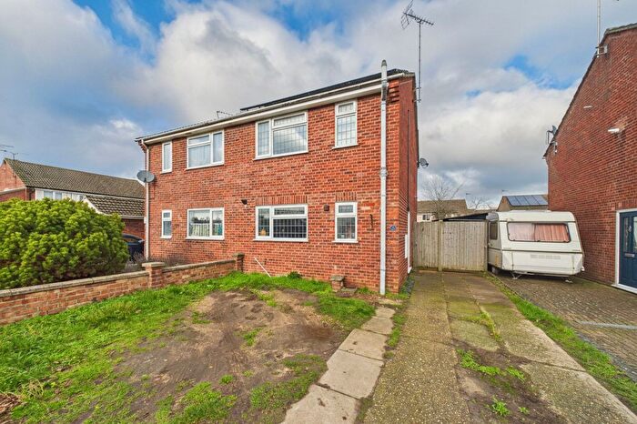 3 Bedroom Semi Detached House For Sale In Harwood Avenue, Thetford, IP24