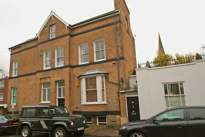 1 Bedroom Flat To Rent In Onslow Road, Richmond, TW10