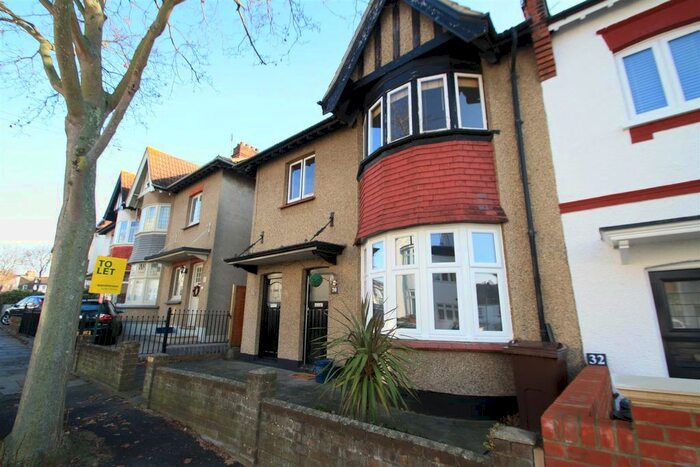 2 Bedroom Flat To Rent In Somerville Gardens, Leigh-On-Sea, SS9
