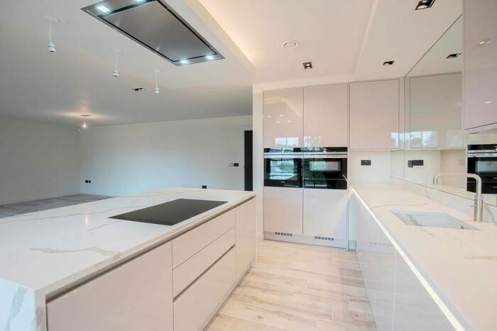 4 Bedroom Property To Rent In Purley Hill, Purley, Surrey, CR8