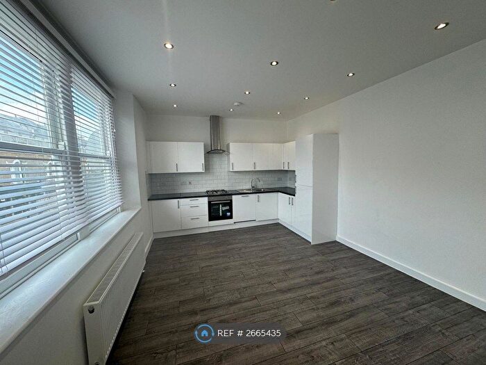 4 Bedroom Flat To Rent In West Green Road, London, N15