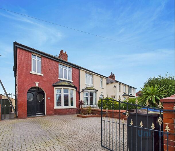 3 Bedroom Semi-detached House For Sale In Sandhills Avenue, Blackpool, FY4