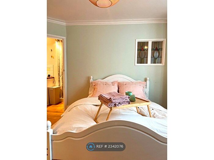 1 Bedroom Flat To Rent In Rickthorne Road, London, N19