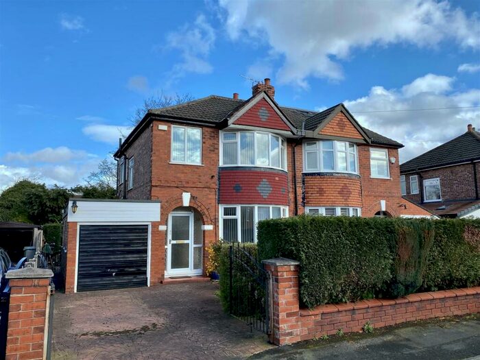 3 Bedroom Semi-Detached House To Rent In Bamber Avenue, Sale, M33