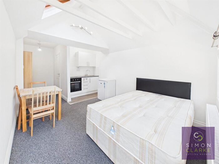 Studio To Rent In The Vale, London, NW11